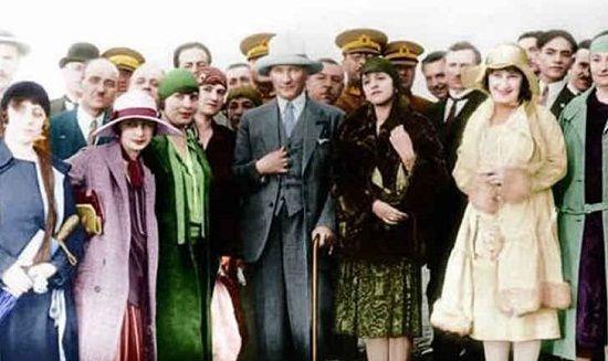“Şuna inanmak lazımdır ki, dünya üzerinde gördüğümüz her şey kadının eseridir.” Mustafa Kemal Atatürk #8martdunyakadinlargunu #8MartDünyaKadınldrGünü