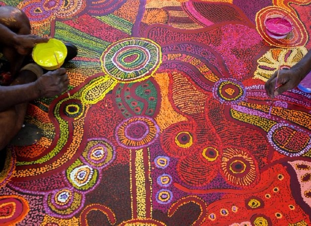 womensart1's tweet photo. Collaborative work by Indigenous Australian artists from the Ken Family from Amata Community in the APY Lands of South Australia #womensart #InternationalWomensDay ♀ https://t.co/b8WdnWF9t1
