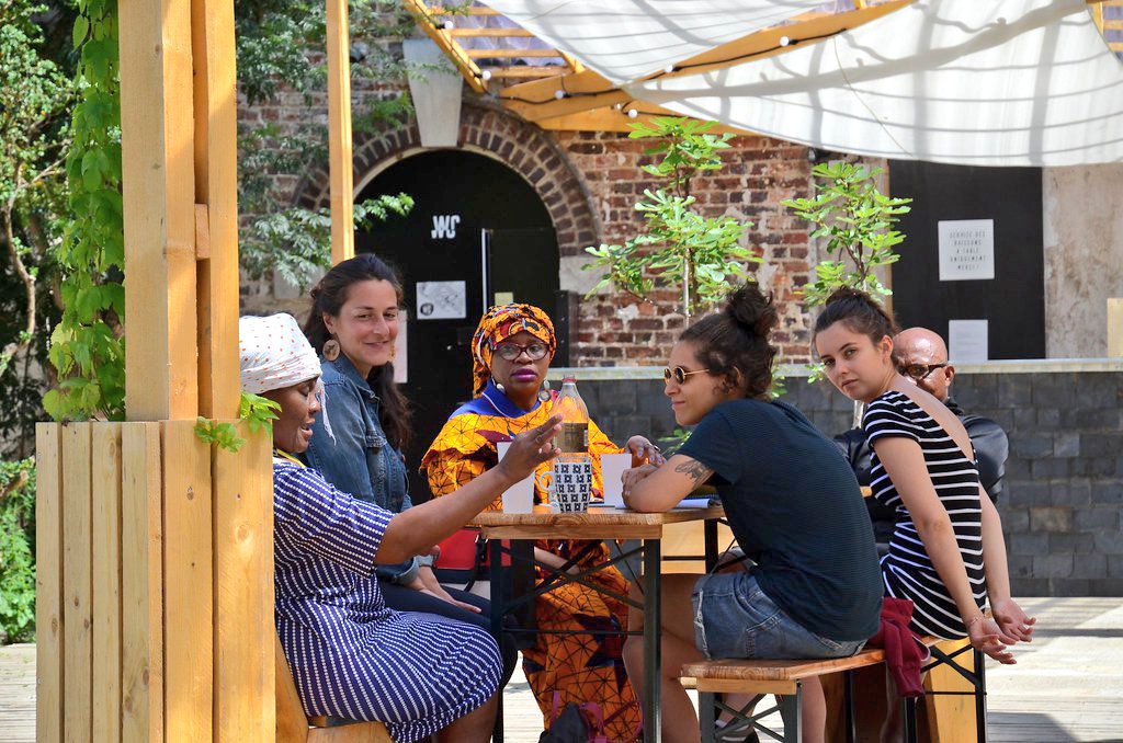 mairie6_8's tweet photo. #JourneeDroitsDesFemmes | À l'occasion de la journée internationale des droits des femmes👩👩‍🦱👩‍🦳 retour sur L'Auberge Marseillaise qui fête 3 année de vie ☀️ : une équipe qui accueille, protège et accompagne des femmes et des enfants aux parcours de vie marqués par les violences et en situation de vulnérabilité 💔.
📍47 Imp. du docteur Bonfils (8e).