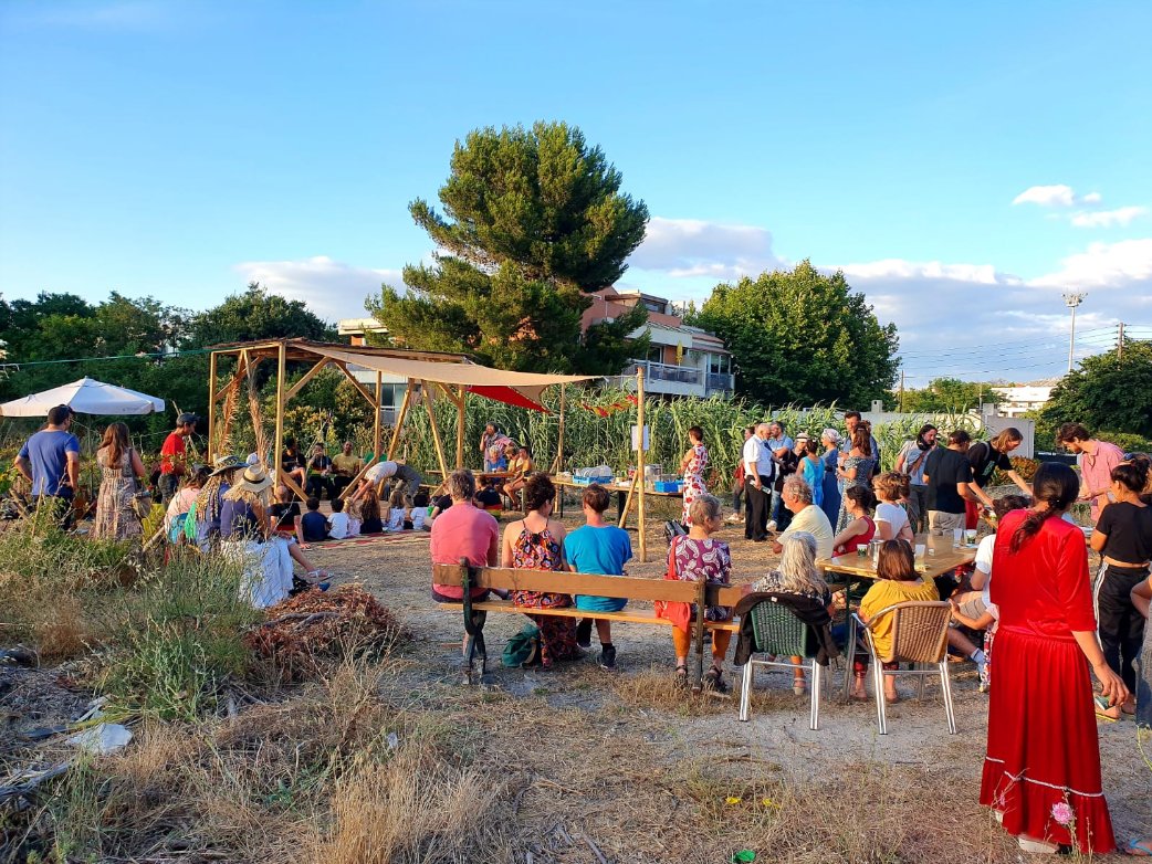 mairie6_8's tweet photo. #JourneeDroitsDesFemmes | À l'occasion de la journée internationale des droits des femmes👩👩‍🦱👩‍🦳 retour sur L'Auberge Marseillaise qui fête 3 année de vie ☀️ : une équipe qui accueille, protège et accompagne des femmes et des enfants aux parcours de vie marqués par les violences et en situation de vulnérabilité 💔.
📍47 Imp. du docteur Bonfils (8e).