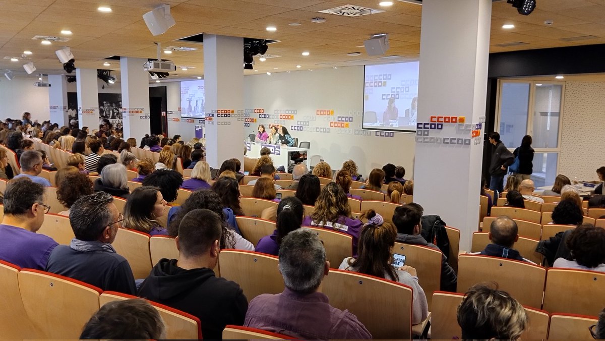 CCOOeducacio's tweet photo. 🙋🏽‍♀️La primera taula rodona es titula "A què jugues? Sigues corresponsable!"

🙋🏽‍♀️Presenta el debat la @tesperabe reivindicant el paper de l'educació per assolir una societat sense desigualtats #8M https://t.co/WUKVGyigu5