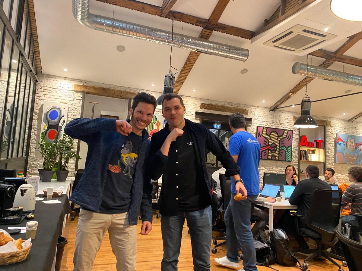 Entrée en matière avec le défi 0 : les 2 équipes sont déjà en plein dedans ! Réunion au sommet pour l'équipe #nextjs et photo troll pour la team #qwik ! L'objectif ? Gagner pour ouvrir les bières ce soir 🙈🍻
<a href="/nextjs/">Next.js</a> <a href="/QwikDev/">Qwik</a> #MonkeyTechDays #mktd12 #mktd #toulouse