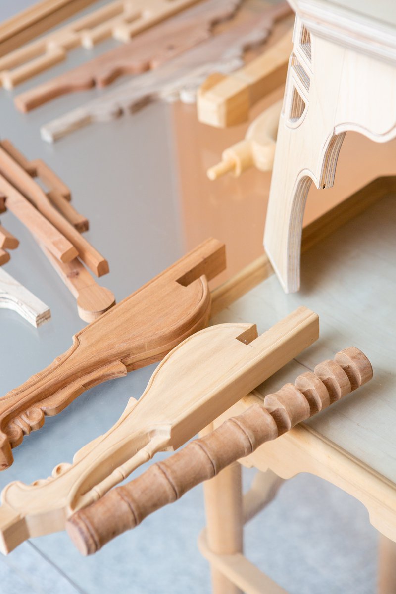 공예인을 위한 오늘의 문장
공예품에는 우리의 현재와 융합된 역사적 과거가 담겨있다. 민족, 인종, 국가의 경계를 초월하는 진화의 기억이 우리가 일상에서 사용하는 공예품 속에 존재하기 때문이다. 이것이 공예를 의미 있는 행위로 만들어준다.
『공예란 무엇인가』 106p
사진 김춘식 소반장 ©APC