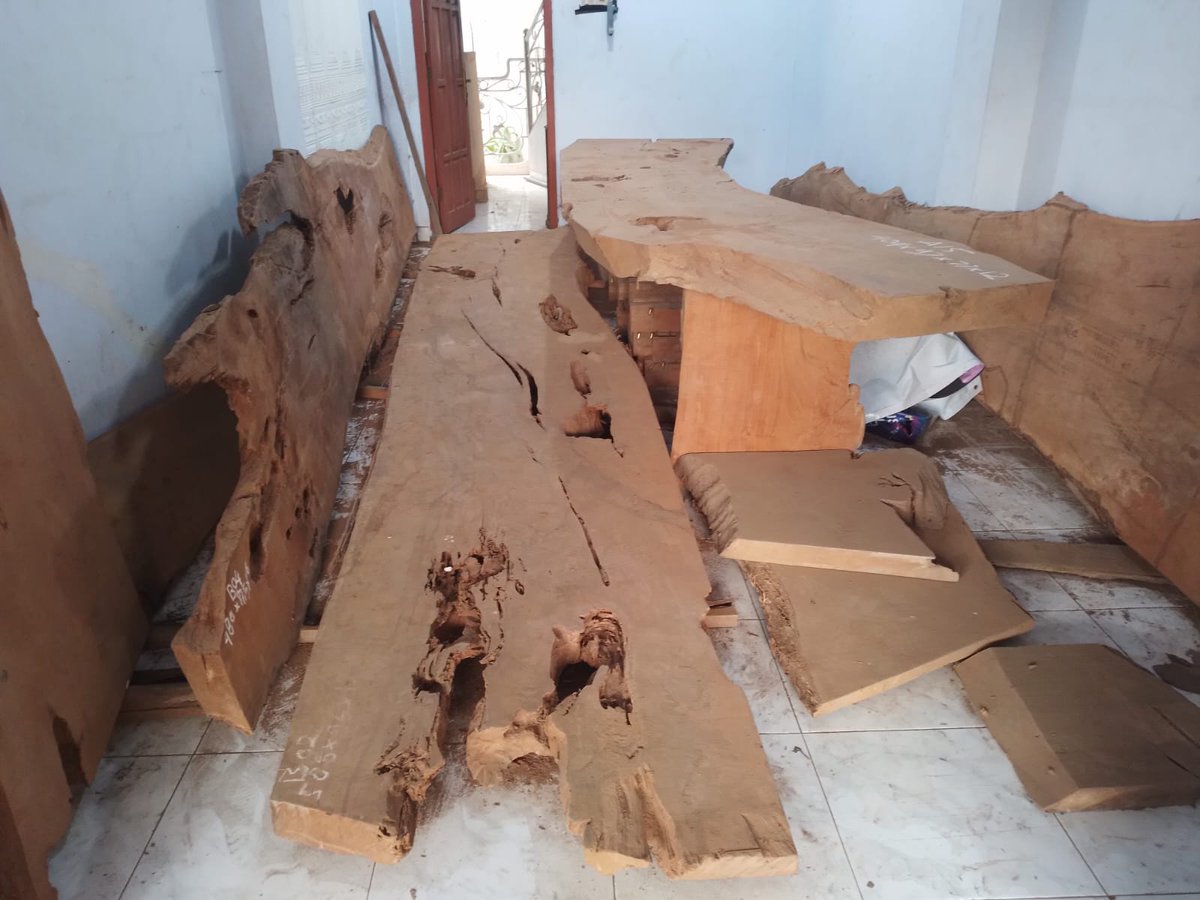 arekngampel's tweet image. Live edge teak table and table top, rare and origin #liveedgetable #slabtable #diningtable #cofeetable #teakwood #woodworking #woodcraft #bali #furniture #meubel #memecoinseason #btc #eth #SHIBARMY #carousell #sell 

carousell.app.link/CRlV0i2iNHb