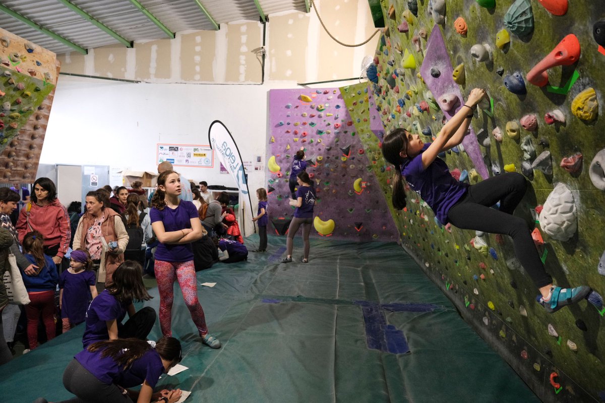 HirukaEus's tweet photo. 🟣 🧗‍♀️ Girl Climbing Partyk morez tindatu du Sakonetako rokodromo
@LeioaMT

📸  Ikusi hemen argazki guztiak👇 
https://t.co/FBZUSH4YA4 https://t.co/rCN9VbSixv