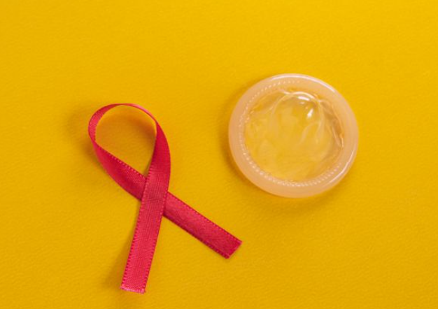 ONG_BueFixe's tweet photo. As infeções sexualmente transmissíveis como gonorreia, clamídia e sífilis dispararam em Portugal e na Europa, afetando sobretudo jovens dos 20 aos 24 anos, revelam os últimos relatórios epidemiológicos do Centro Europeu de Prevenção e Controlo das Doenças. Fonte: Agência Lusa https://t.co/2rqO8k1Xeu