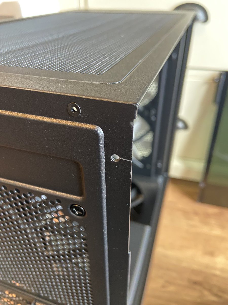 charliemundyuk's tweet photo. @NZXT my first time ordering... Terrible build quality (scratched and wobbling on its feet. Screws don’t align. Glass panel has to be levered open). Unresponsive customer service for a week and through 3 attempts at communication. Heres some: https://t.co/ANcx8mnCDe