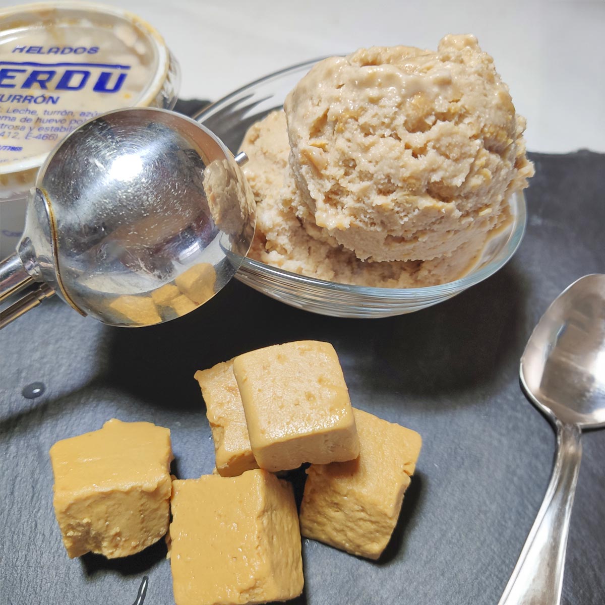 ¡Si ésto está por casa, soy feliz! 
Más de uno lo pensará ¿verdad? 
! 
#HELADODETURRÓN de DIEGO VERDÚ
SIN GLUTEN, disponible en tarrinas y en barra

#DiegoVerdú1878 #Oviedo #heladosdiegoverdú #elVerdúOriginal #turrones #Bombones #postres #dulces #oviedocapitalgastronomica