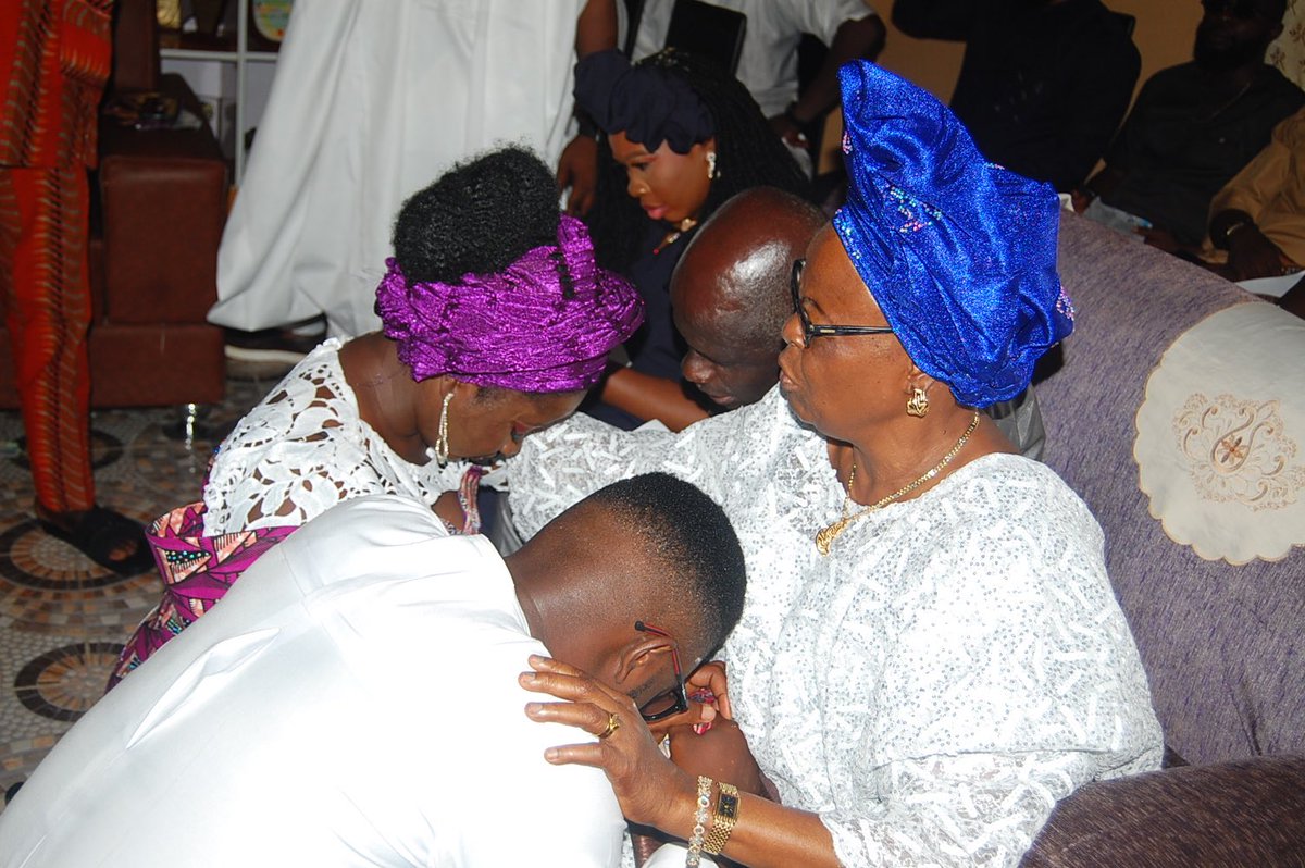 _doyinsola_'s tweet photo. 🌷 Honoring a remarkable woman on #InternationalWomensDay – my late mother-in-law.
Your strength, kindness, and resilience continue to inspire us.
Today, I celebrate your legacy and the enduring impact you made in our lives. Forever missed, always cherished.
#IWD #InMemoryOfMom https://t.co/rU2spina2u