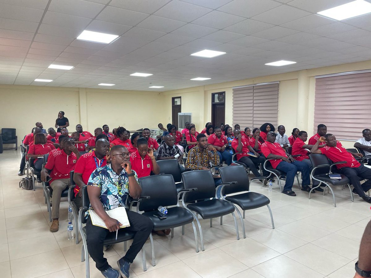 jnbonsu's tweet photo. Revenue Performance &amp; Analytics #PowerBi 📊.  Training for Client Relations Executives of ECG https://t.co/7foEQQGXry