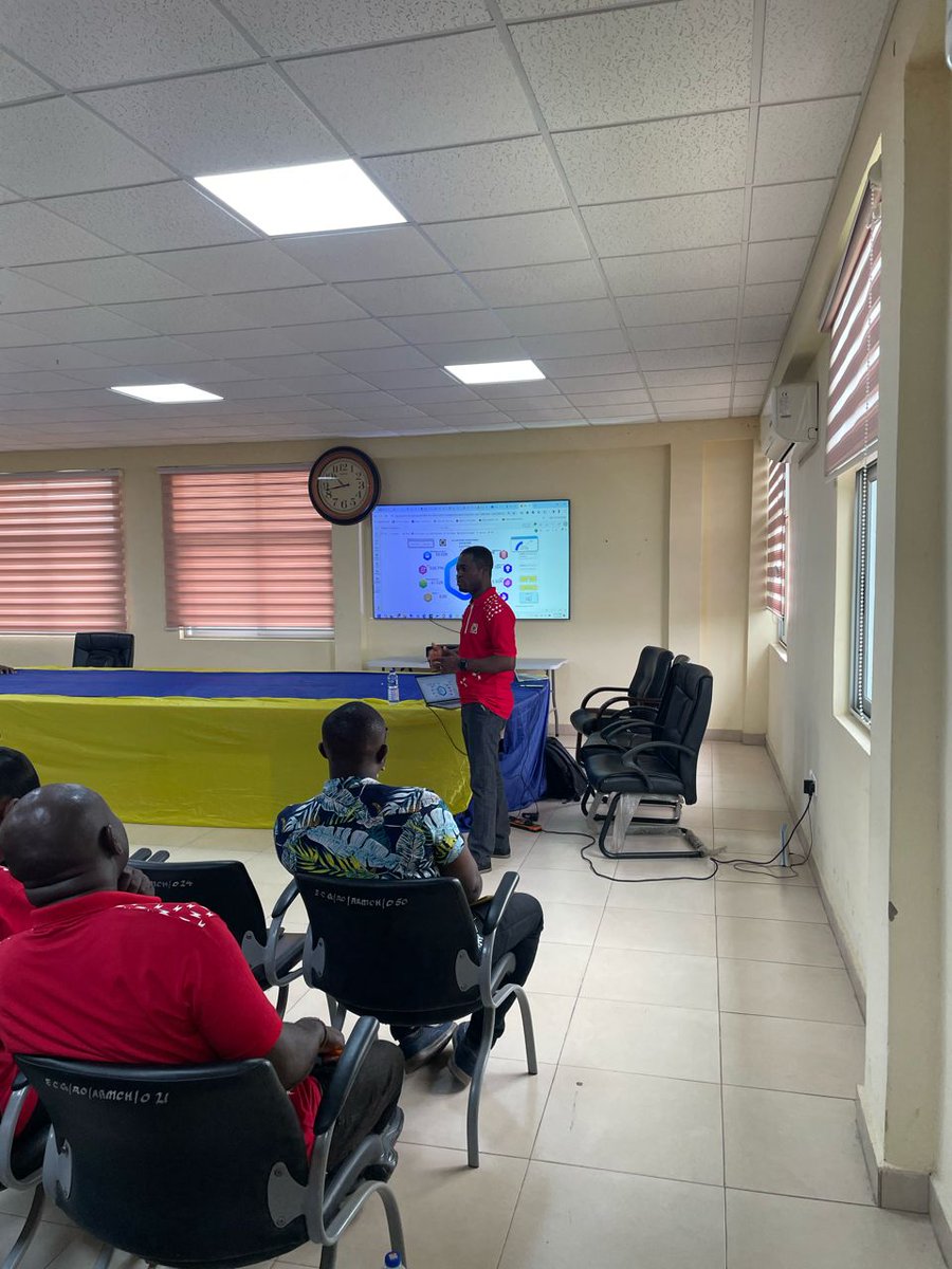 jnbonsu's tweet photo. Revenue Performance &amp; Analytics #PowerBi 📊.  Training for Client Relations Executives of ECG https://t.co/7foEQQGXry