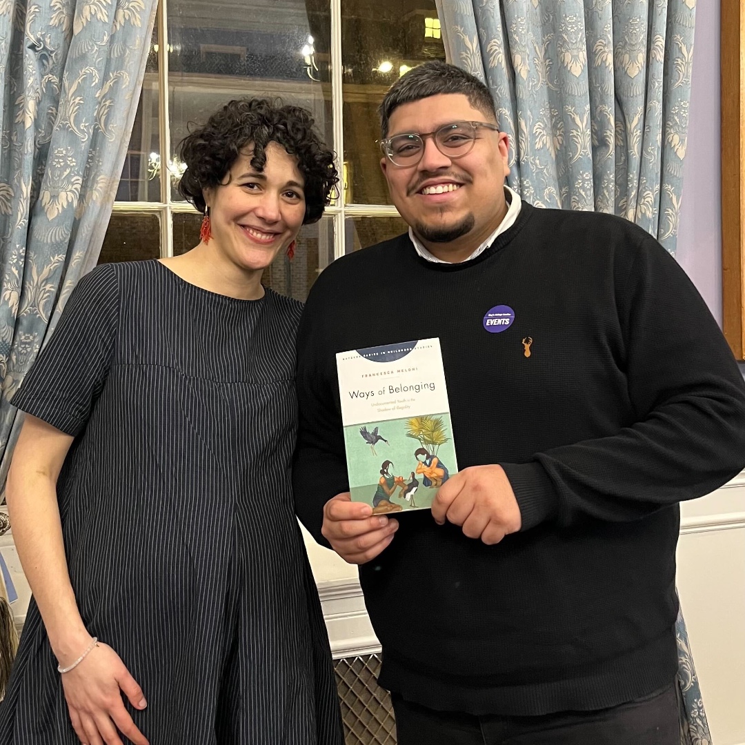 Young people's legal status can affect their sense of belonging & education. Our Youth Development Lead connected with changemakers and author of 'Ways of Belonging' @francesca_mel to learn solutions on how to better support young people's educational opportunities. 📚💪