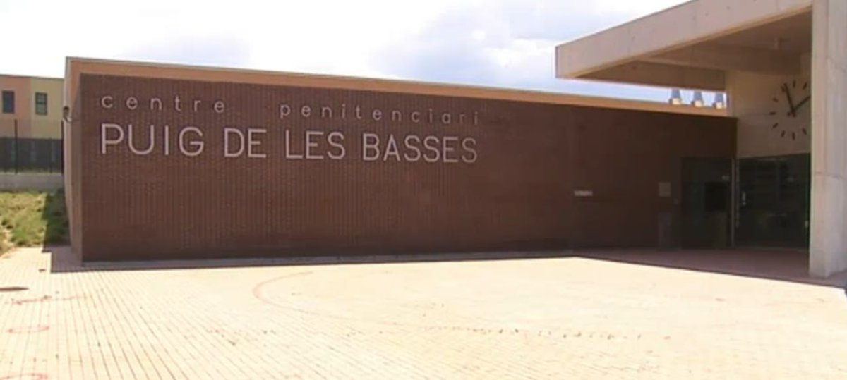 👋🏽 Hola, normalitat autonomista.

Tancades les esmenes a la Llei d'Amnistia, cap sorpresa: els d'<a href="/Esquerra_ERC/">Esquerra Republicana</a> i de <a href="/JuntsXCat/">Junts per Catalunya🎗</a> marginen en Joan, el manifestant condemnat a 2 anys i 4 mesos de presó pel delicte de coaccions.

🔥 Blinden la llei per als amics. Marginen els de baix.