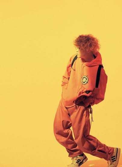 Vaundyの後ろの人をかきました 