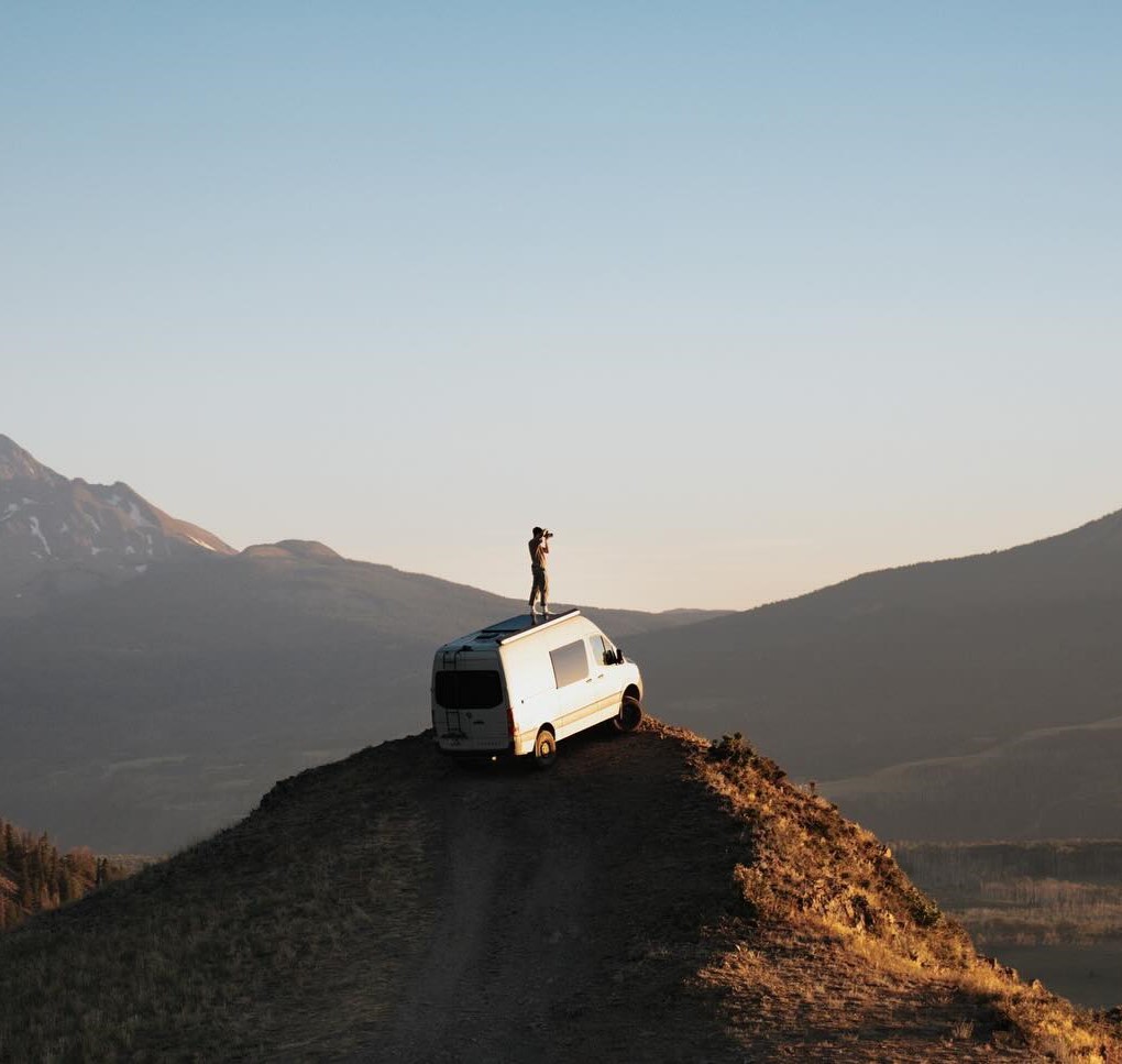 Chasing horizons with @van_craft, who takes the van life to new heights – quite literally! Standing tall atop their trusty campervan, they're not just embracing the journey, they're on top of the world. 🌄🚐

#CamperBuyer #vanlifemoments #vanlifecouple #vanlifeliving #vancamper