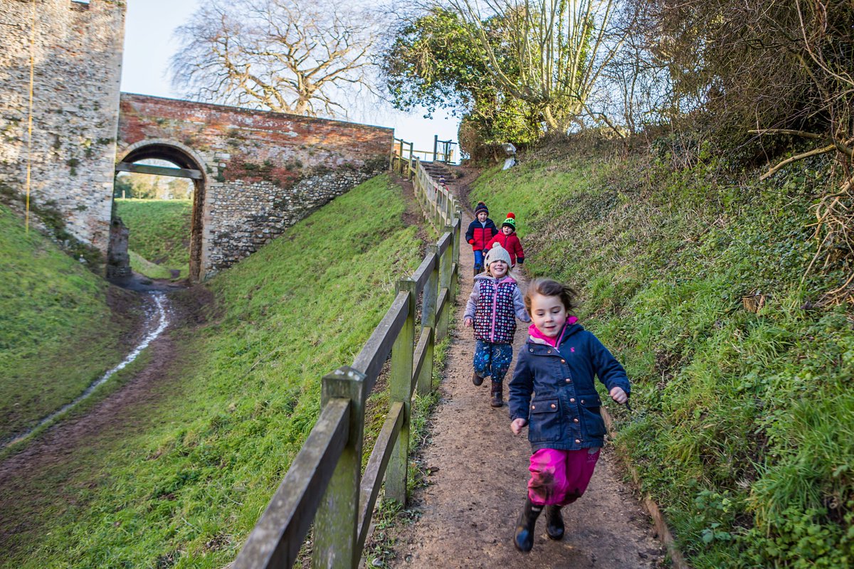 thesuffolkcoast's tweet image. Whether strolling along the winding trails of nature reserves or simply taking in the panoramic views from quaint coastal villages, these Spring Walks on The Suffolk Coast are sure to bring you a sense of renewal and tranquility...👇

thesuffolkcoast.co.uk/articles/6-of-…

#Spring #SpringWalks