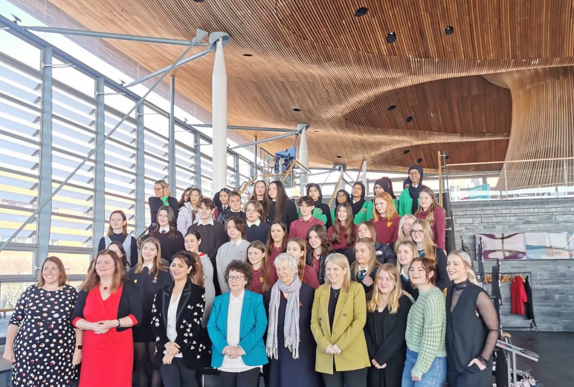 “When we exclude women, everyone pays the price. When we include women, the whole world wins.” - Remarks at the opening of the 63rd Session of the Commission on the Status of Women (António Guterres) Diwrnod Rhyngwladol y Merched Hapus. Happy International Women’s Day.