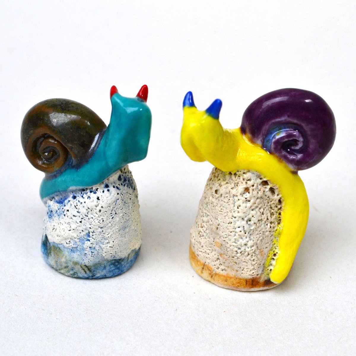Suzanne_Shadow's tweet photo. I’ve really enjoyed testing &amp; playing with oxides, underglazes &amp; glazes on these little’uns. Decided to go for bright and characterful snails rather than too life like. What do you think? They are now up in my website shop if anyone wants to have a further look 🐌 #ceramics https://t.co/6Ae0yaFbxN