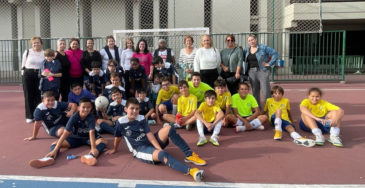 clubMalta97's tweet photo. Celebramos el Día de la Mujer compartiendo con nuestras madres la pasión por el fútbol sala.

En el fin de semana ellas serán las protagonistas en nuestros partidos.

Feliz Día de la Mujer 💜💛💙 https://t.co/HZjxsHsA1J