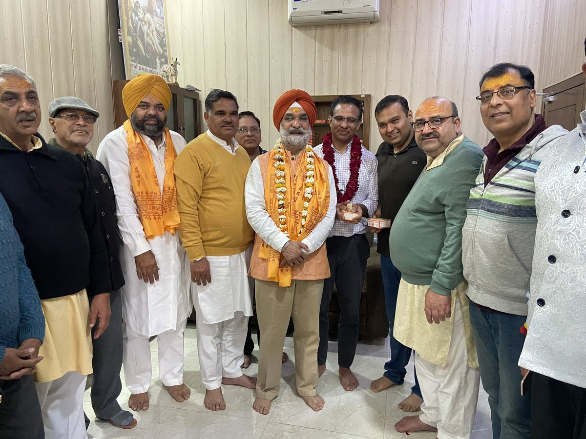 SandhuTaranjitS's tweet photo. Visited #Shivala Bhaiyan, #Amritsar to seek #blessings on the auspicious #MahaShivaratri. 
I wish you all a very Happy Maha Shivratri. 
May #LordShiva and #MaParvati shower their blessings on all always. https://t.co/OiNMQ1dgDE