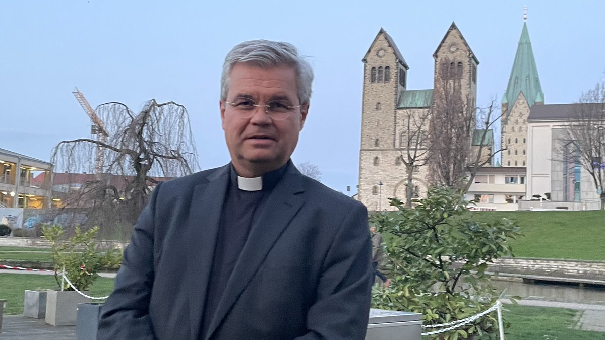 Der neue Paderborner Erzbischof Udo Markus #Bentz will die Aufarbeitung von #Missbrauch vorantreiben. Seine Botschaft an die Betroffenen sei: "Ihr sollt wissen, dass dieses Thema für mich ganz hohe Priorität hat." Am Sonntag wird er in sein Amt eingeführt. #epd_dabei <a href="/epd_west/">epd West</a>
