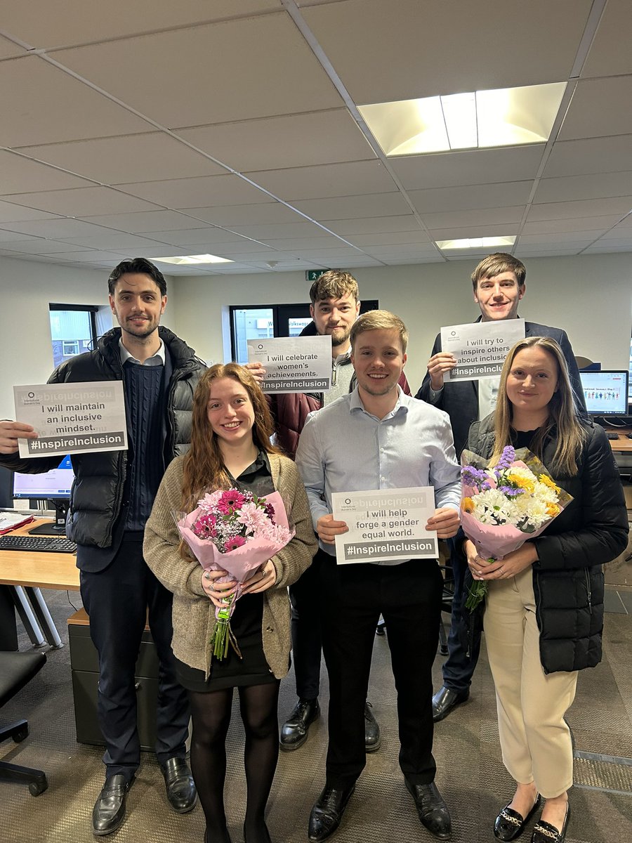 Happy International Women’s Day to all the women in my life, family friends and colleagues included 🥳💯 
Team Wrexham had a great meeting, led by Sara and Amber, this morning discussing past and future issues and how to overcome these issues.
(The girls loved the flowers) 🌹