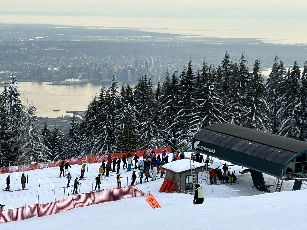 Sporty_TL's tweet photo. Great night on the slopes! #grousemountain #grouse #ski #skiing https://t.co/84oMSWClTc
