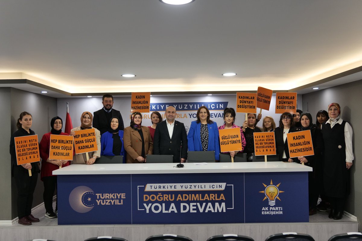 Sayın İl Başkanımız <a href="/GurhanAlbayrak/">Gürhan Albayrak</a>'ın katılımlarıyla #GüçlüTürkiye yolunda Ak Kadınlarımızla
8 Mart Dünya Kadınlar Günü vesilesiyle basın açıklamanızı gerçekleştirdik. 
<a href="/aysekesir/">Ayşe Keşir 🇹🇷🇹🇷🇹🇷</a>
<a href="/Nilgun_OK/">Nilgün ÖK 🇹🇷</a>
<a href="/Emine_Gozgec16/">Av. Emine Yavuz Gözgeç</a>
#YüzyılınKadınları