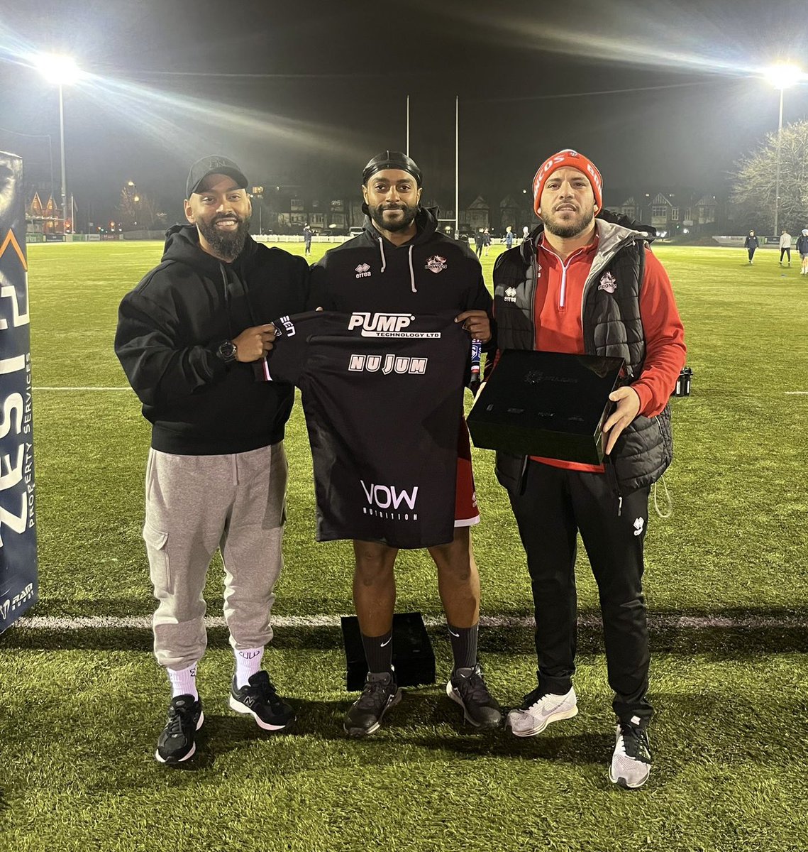 👏 Thanks to <a href="/NujumSports/">Nujum Sports</a> who have provided their Ramadan Packs for Iliess Macani &amp; Hakim Miloudi

The packs contain a travel prayer mat, Zam Zam water, tea diffusers and other items to help Muslim athletes observe their strict fast while performing in their sport

#WeAreLondon🏉