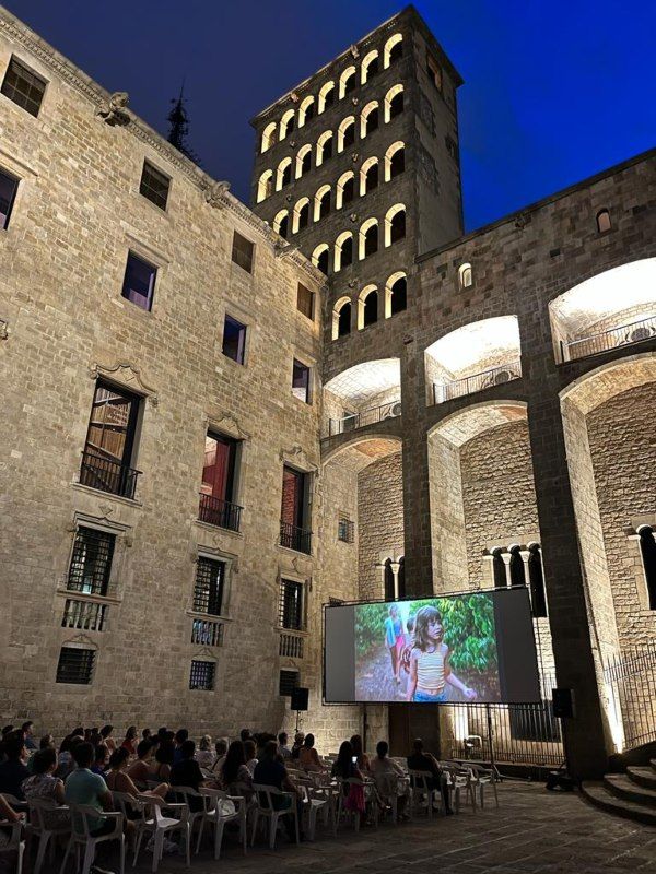 CcivicsBCN's tweet photo. @bcndadescultura 📊 L’informe destaca el 69% d’artistes femenines del #Temporals, el 69% de ponents i moderadores a l’#ArgumentaBCN, el 54% de directores en els films del #PantallaBCN o el 38% de companyies del #BcnDCultural format per majoria femenina. #8M https://t.co/gKCzlOynYj