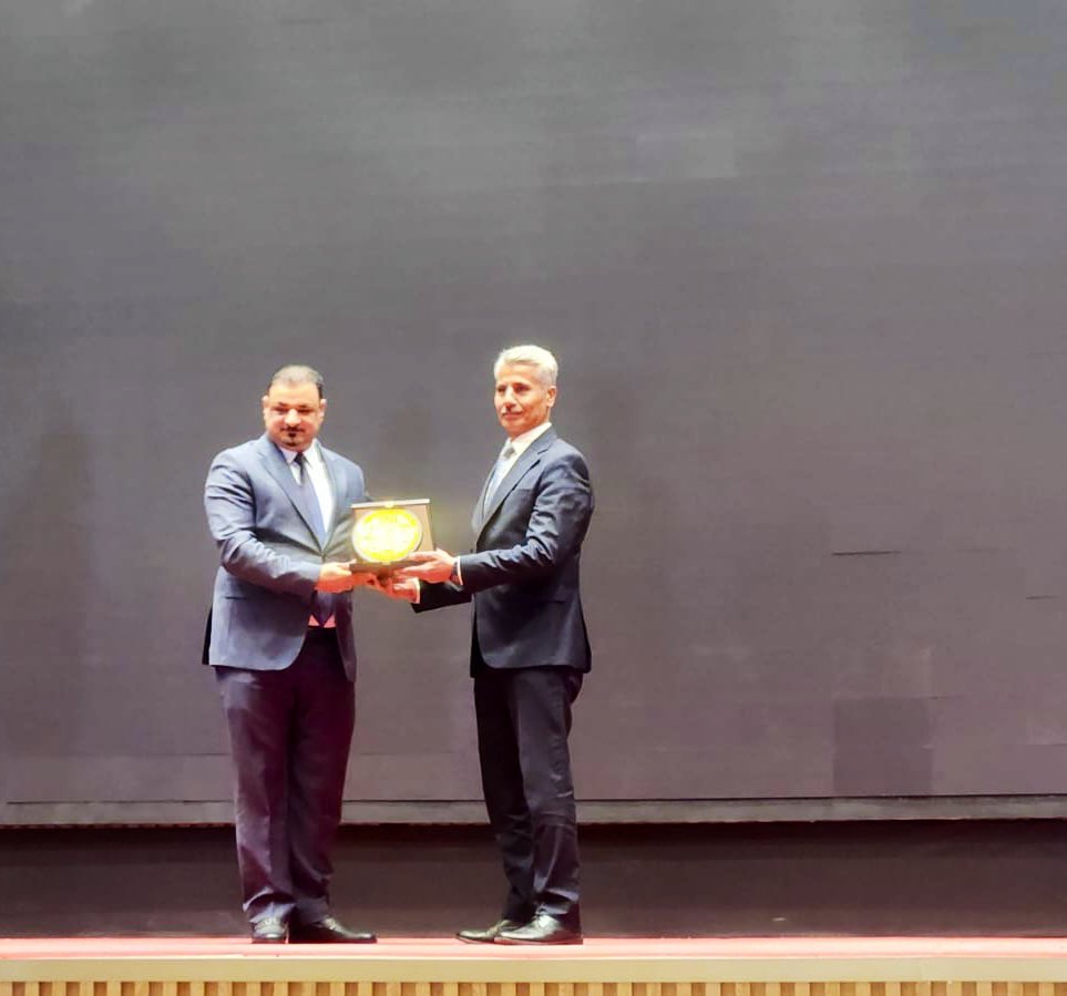 PM advisor for youth affairs and Youth Supreme Council member presented the honor award to @FAOiraq rep Dr. <a href="/shajjhassan/">Salah El Hajj Hassan</a> and team members. 
Grateful for their dedication and contributions to #YouthEmpowerment.