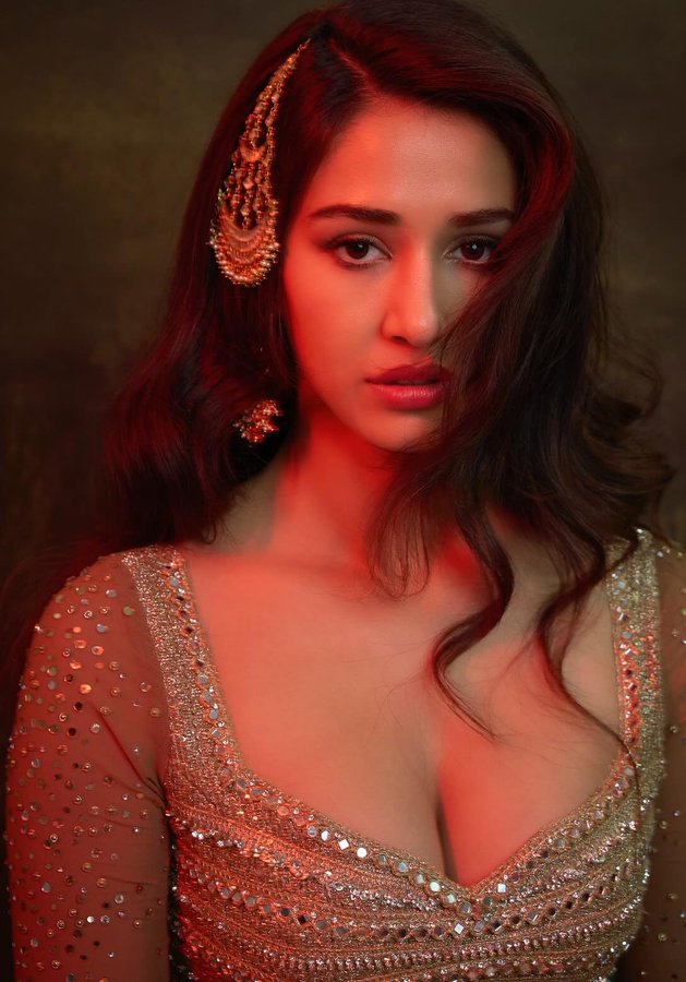 GIIzjHEXQAA6238?format=jpg&name=900x900