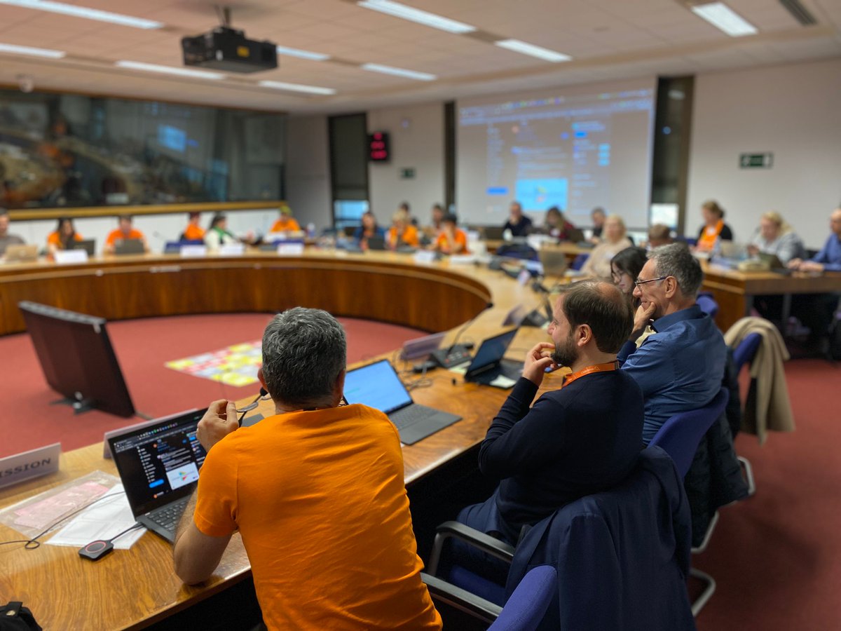 🥳Energized to start the 2nd day of the #EUCodeWeek community meeting, planning 2024 edition.

What should we include on the agenda? 

Let us know in the comments! ⬇️

This tweet was written by <a href="/CodeWeekRO/">Code Week Romania</a> ✨
