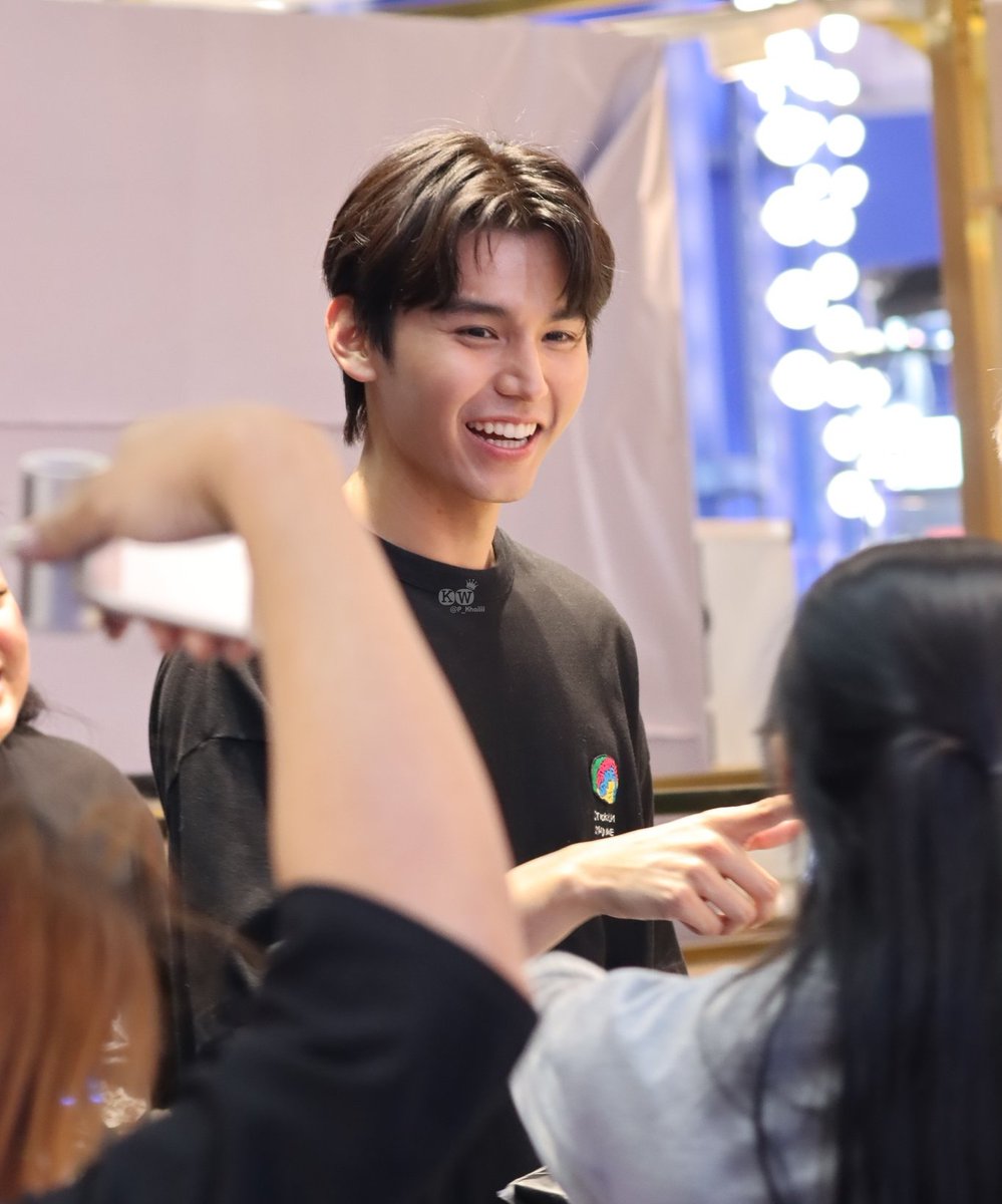 JaFirst_domjiw's tweet photo. การได้เห็นรอยยิ้มที่สดใสของคุณคือสิ่งที่ดีที่สุดเลยทีเดียว ขอบคุณสำหรับวันนี้ คุณทำได้ดีมาก! 💚🐻 @jaestsx

Pic cr: @ P_KHAIIII
#TheMallSummerxJa https://t.co/l1U4MvIZif