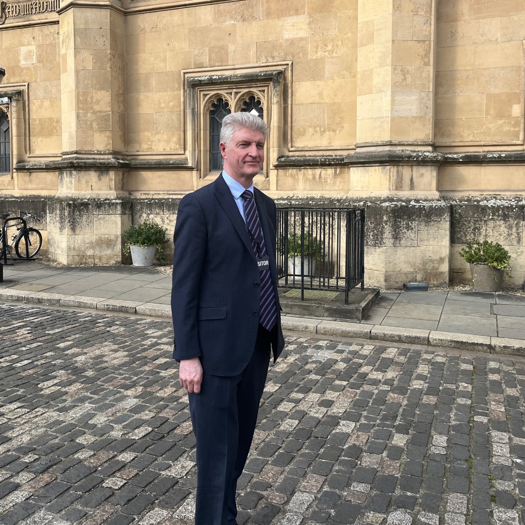 John Rogers, Chief Executive of Skills for Justice presented HMPPS’ Internal Expert Panel with certificates to commemorate their incredible achievements and winning the 2023 #InspireJusticeAwards Equality, Diversity and Inclusion category. 👏

@UKHouseofLords