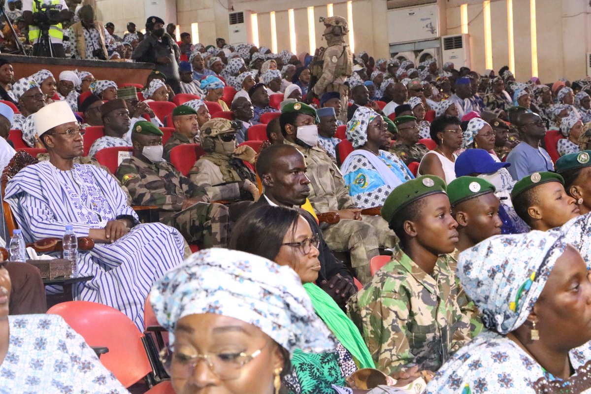 Les droits de la femme ne sont pas négociables.  Toutes les autorités,  les femmes maliennes provenant de toutes les régions du Mali et partenaires mobilisés pour la cause de la Femme.