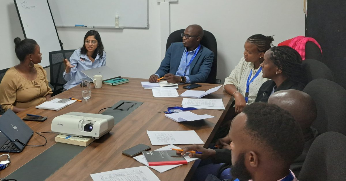 Aquaya's tweet photo. A team from Aquaya, with representatives from @sdi_net, trains field enumerators before the data collection in Nairobi, Kenya. The team is set to conduct household surveys in Nairobi,

#URBANWASH | @USAIDWater | @TetraTechIntDev | @Wanavijiji_sdi | @wasreb | @NairobiWater https://t.co/Z5MLWVGgPu