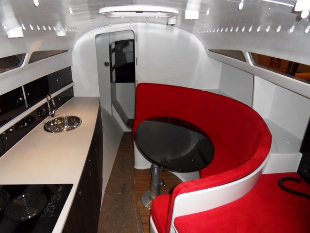 This is a shot of the interior of the Trimax 1080 trimaran. Built by Trimax Yachts in Belgium. Designed by Peter Bosgraaf. We think it's nice use of limited space. More info about the boat here: sailboatdata.com/sailboat/trima…