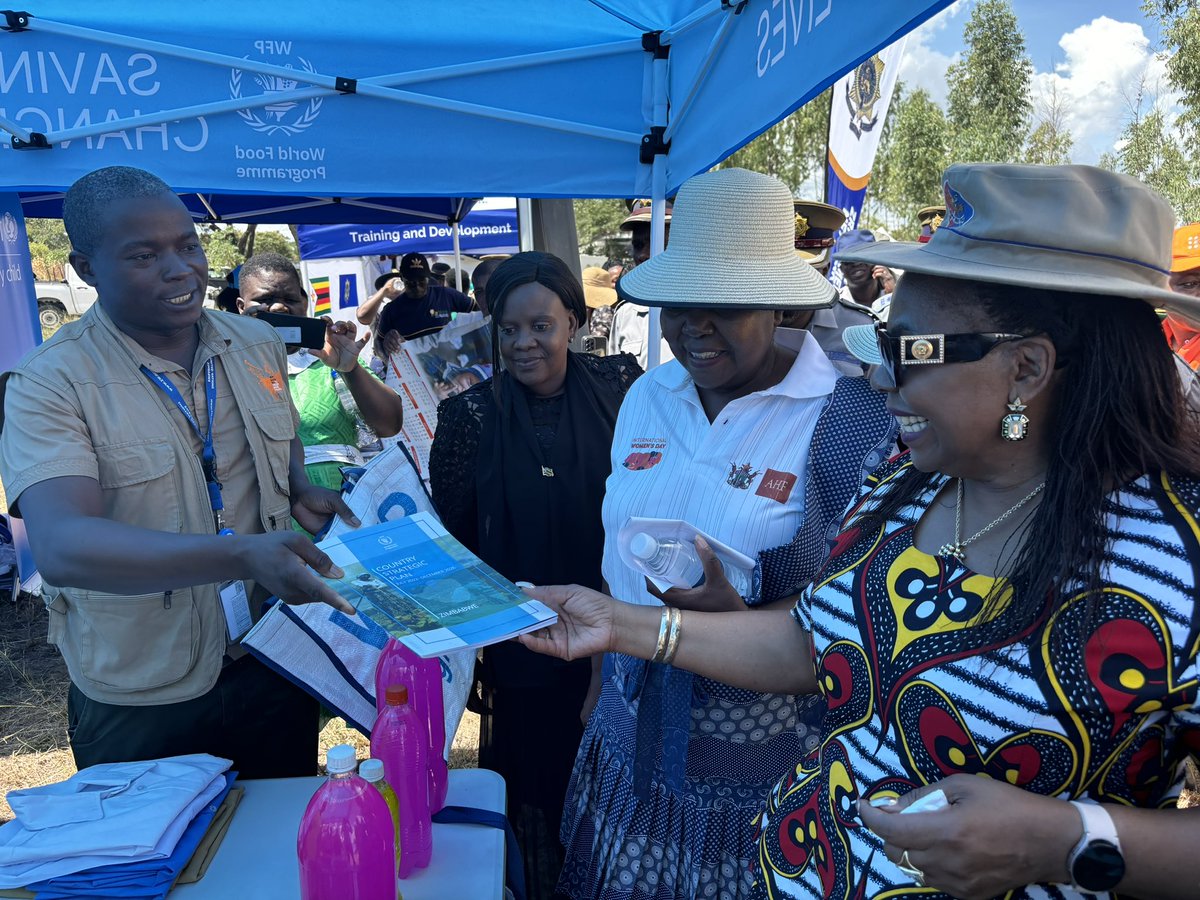 WFP_Zimbabwe's tweet photo. Today at #IWD24, we presented our country strategic plan to @MinofWomenZim Minister Monica Mutsvangwa in Shurugwi. She emphasized, "This year, @WFP has a significant task ahead." We remain committed to collaborating with the govt to empower both women &amp; men in #Zimbabwe 🇿🇼 . https://t.co/GsBlsiKoXb