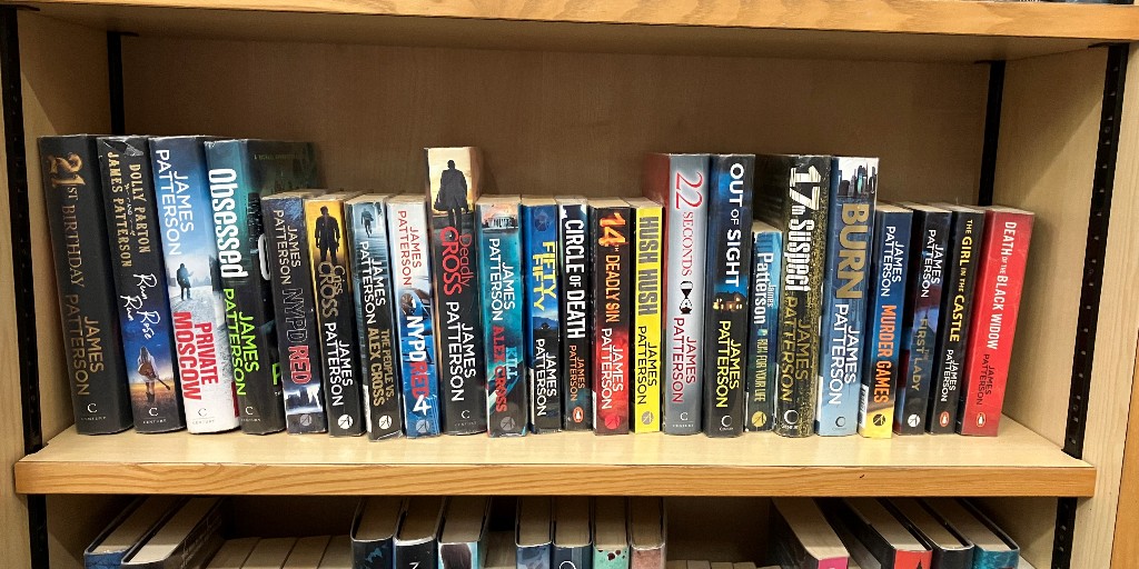 WFlibraries's tweet image. 📚Some writers have published so many books, they take up entire shelves at #AiredaleLibrary!
#CliveCussler #JamesPatterson #AnnaJacobs #DanielleSteel #libraries #wakefield #ReadforPleasure