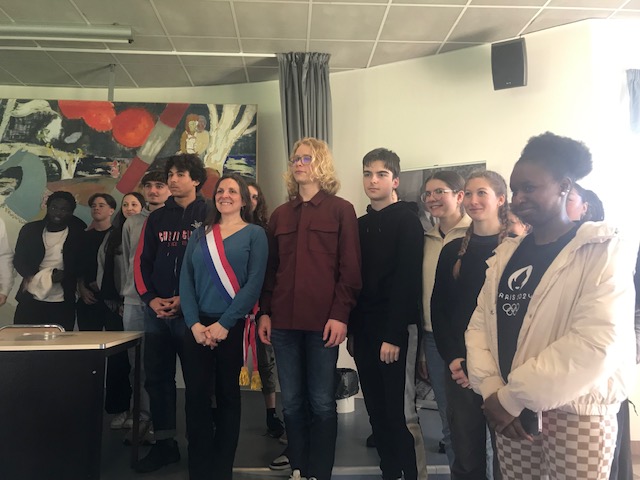 Lycée Raymond Naves (@lyceernaves) on Twitter photo questions-réponses avec <a href="/Anne_Stambach/">Anne Stambach-Terrenoir</a>
Anne Stambach-Terrenoir • Députée de la 2e circo 31, un échange essentiel sur la transition écologique avec les éco-délégué.es et le collectif Ecotopia du lycée ! Merci ! questions-réponses avec <a href="/Anne_Stambach/">Anne Stambach-Terrenoir</a>
Anne Stambach-Terrenoir • Députée de la 2e circo 31, un échange essentiel sur la transition écologique avec les éco-délégué.es et le collectif Ecotopia du lycée ! Merci !