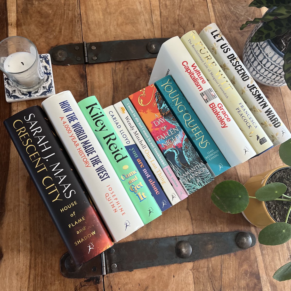 Happy #InternationalWomensDay! We’re so proud to publish lots of amazing and inspirational women. Here are just a small selection of books from the brilliant women that we’re lucky to work with 🔥 🔥 Thread 🧵 👇