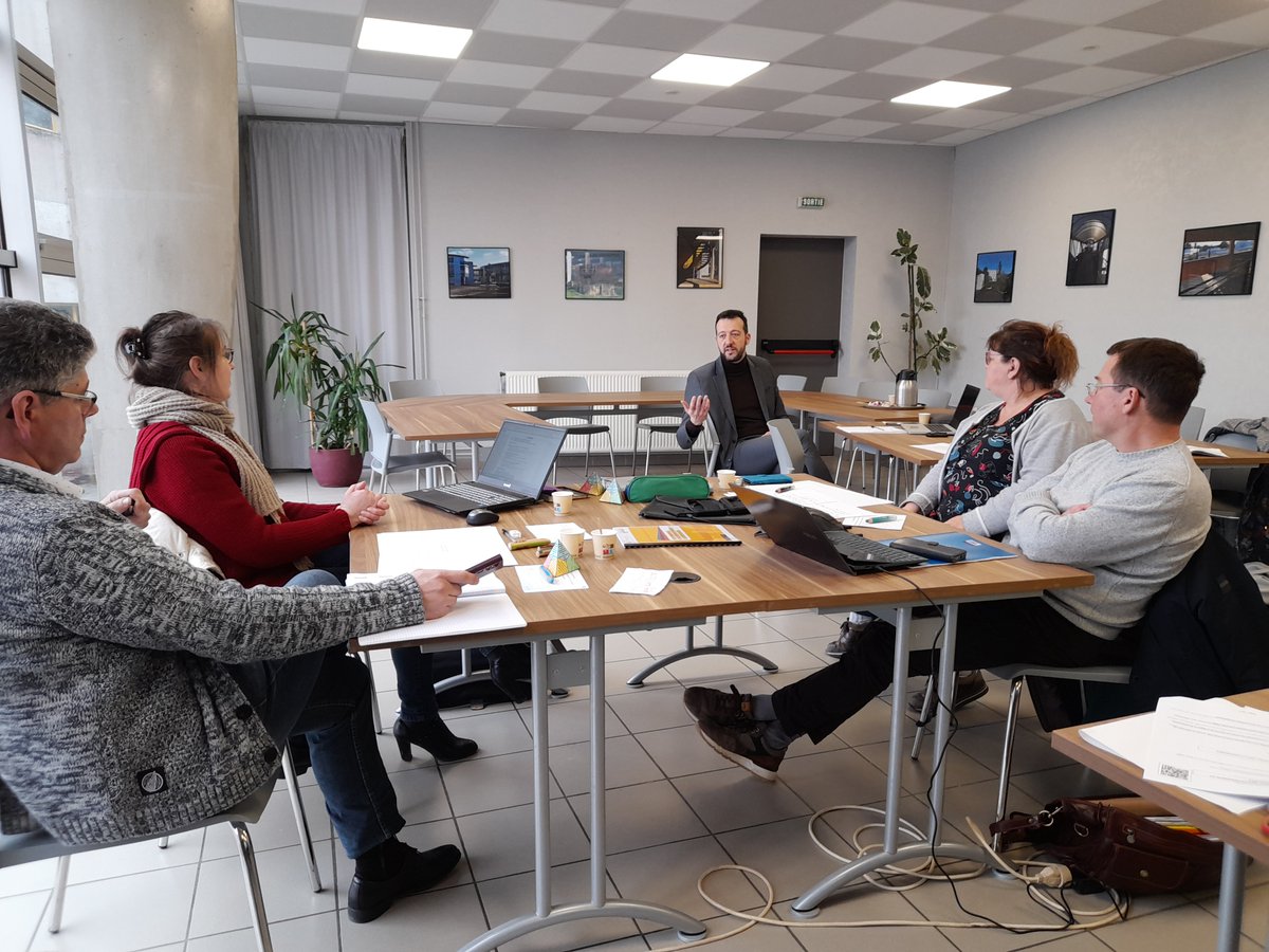 Accompagnement au LGT #Coulomb #angouleme Baccalauréat technologique scientifique .... #continuum #ambition #orientation <a href="/RAPpoitiers/">Brigitte Levy</a> @Lizringuet <a href="/S_Pagn/">Solène Pagnoux</a> : Des échanges riches et enrichissants !