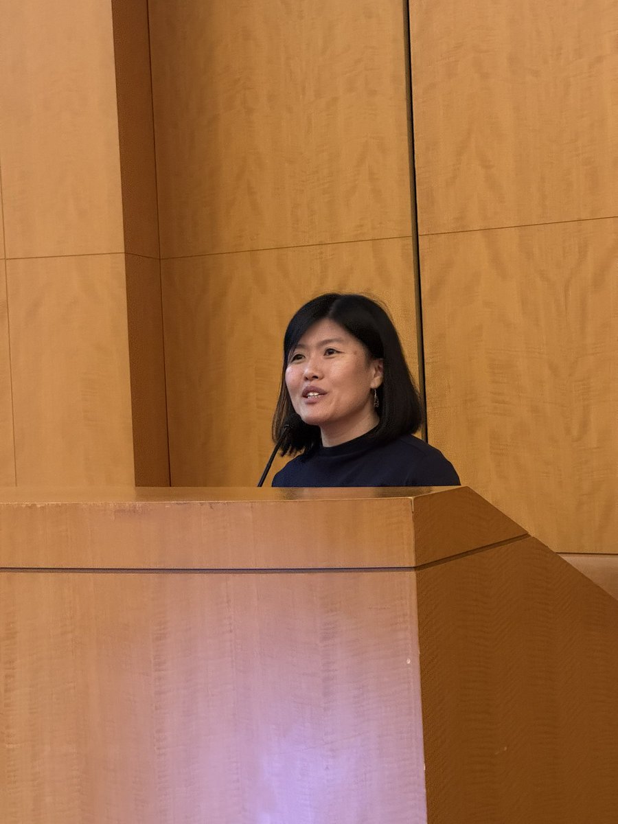 Key founding member of the new irAE Clinic at #CleClinicCancer is rock star endocrinologist Keren (Kathy) Zhou
🤩🎸

Dr. Zhou’s #irAE24 PSA: take synthroid with water ONLY, on an empty stomach at least 30mins-1hr before food