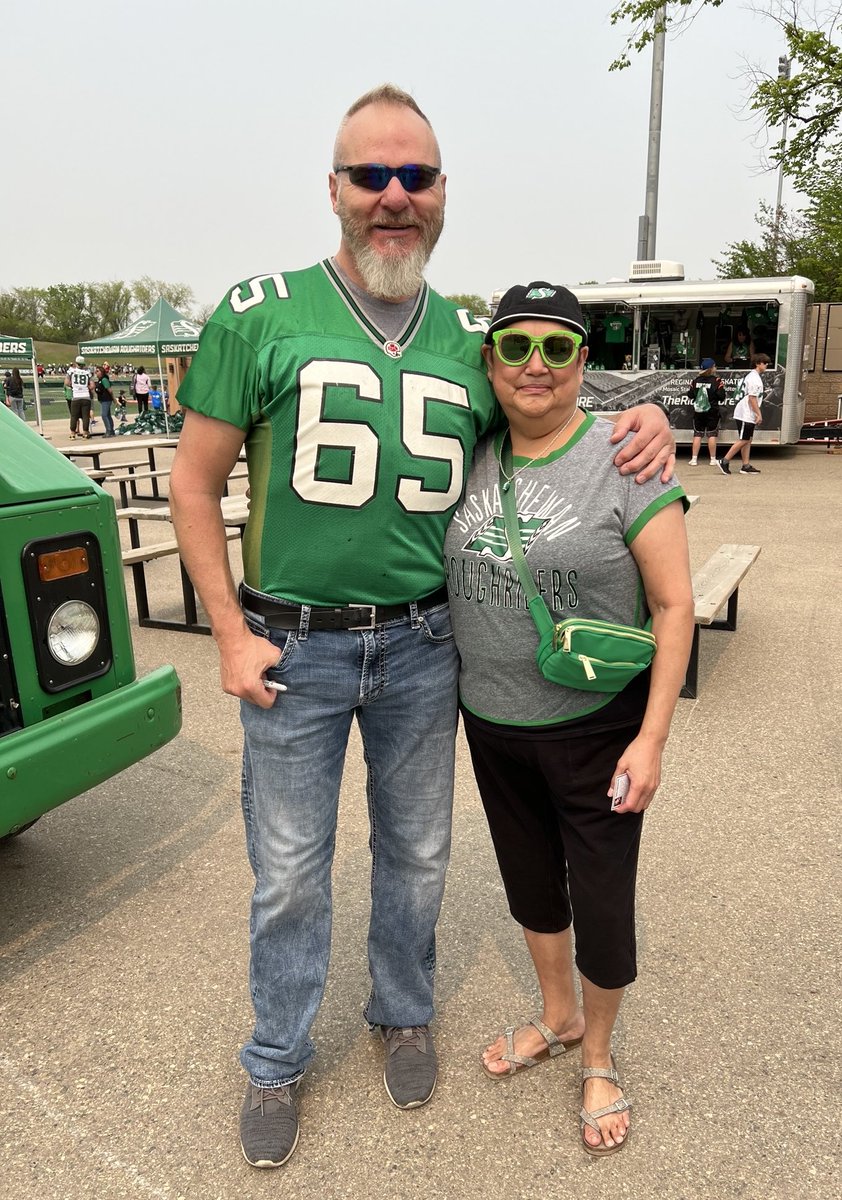 RiderCharm's tweet photo. Happy Birthday Quinn… 🥳 Have a super awesome day!!! 🎉🎂🍻 @TheRealQMags65 #RidersAlumni 🏈🏈🏈 https://t.co/LARbiHc8fP