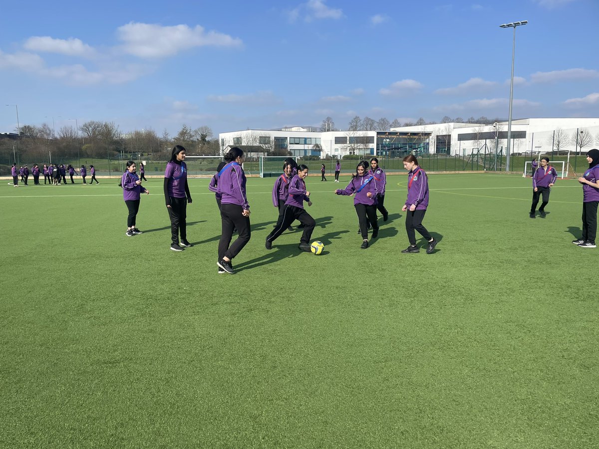 Next lesson we saw year 8’s thoroughly enjoying their Football😁👋🏼⚽️! #LetGirlsPlay #lionesses #englandfootball @Lionesses