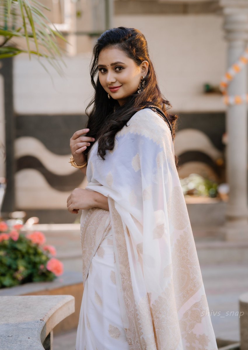I am proud of the woman I have become .. over the years I never knew I was this strong and brave .. would love to say thank you to all of them who have made this fearless woman .. Happy Womans Day .. 🤍