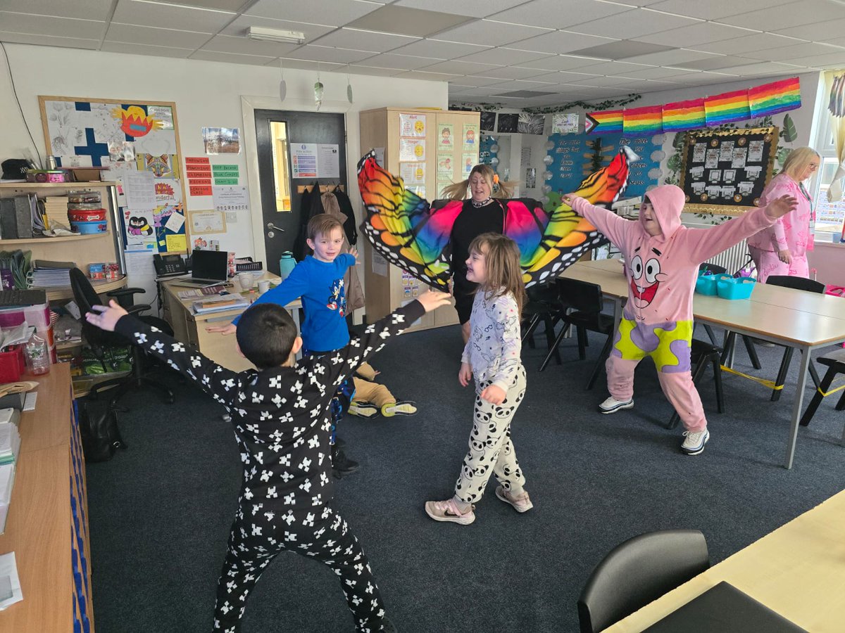World book day fun reading activities. Dancing and MCing along to MCgrammar! If you've not heard of him, you must google him. A great alternative to reading, making it fun for all. #ks2 #thisisap #nurture #primary #WBD2024 #readingisfun @Head_TheHeights @MCockerill