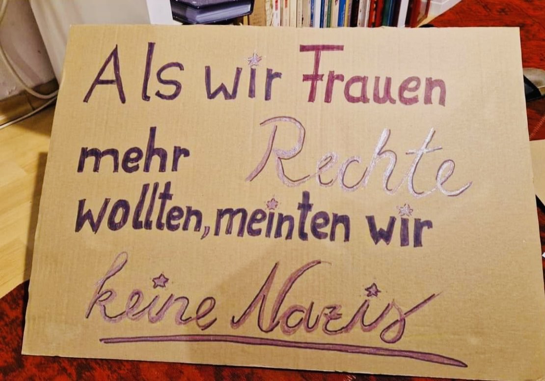 littlewisehen's tweet photo. Frauenrechte. 

Die ewiggestrigen Möchtegern-Männer der #AfD braucht keiner… https://t.co/buPuqQa99X
