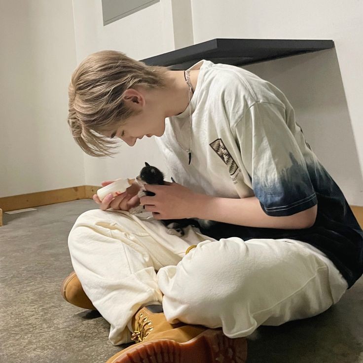 PSHGlobalTeam's tweet photo. As we all know, #SUNGHOON won’t be participating the YZY Fancall today due to his health condition. 

We are encouraging everyone to drop the tags for him🥹

To Sunghoon, rest well and please take care of your health. We love you! 🥹🤍

FEEL BETTER SOON SUNGHOON
#SunghoonRestWell #엔하이픈_성훈 #성훈  @ENHYPEN_members